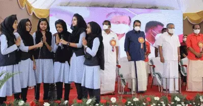 ഹിജാബിന്റെ പേരില്‍ വിദ്യാര്‍ത്ഥിനികളെ പുറത്തു നിര്‍ത്തിയ കര്‍ണാടകയ്ക്ക് കേരളത്തിന്റെ രാഷ്ട്രീയ മറുപടി; അഭിനന്ദനവുമായി സി.പി.ഐ.എം കേന്ദ്ര കമ്മിറ്റി