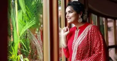 ‘നീ പെണ്ണാണ് ഇതേപോലെ നില്‍ക്കണം, അതേപോലെ നില്‍ക്കണം’ എന്ന് മകളോട് പറയില്ല: ശ്വേത മേനോന്‍