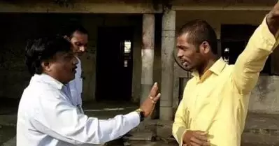 കര്‍ണാടകയില്‍ തിലകം അണിഞ്ഞെത്തിയ വിദ്യാര്‍ത്ഥിയെ തടഞ്ഞ് കോളേജ് അധികൃതര്‍; പ്രതിഷേധവുമായി ബജ്‌രംഗ് ദള്‍ പ്രവര്‍ത്തകര്‍