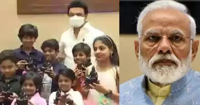 നരേന്ദ്ര മോദിയെ വിമര്‍ശിച്ച് സ്‌കിറ്റ് അവതരിപ്പിച്ച കുട്ടികളെ നേരിട്ട് അഭിനന്ദിച്ച് സ്റ്റാലിന്‍
