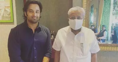 മുഖ്യമന്ത്രി പിണറായി വിജയനൊപ്പമുള്ള ചിത്രം പങ്കുവെച്ച് ഉണ്ണി മുകുന്ദന്‍; മേപ്പടിയാന്‍ കാണാമെന്ന് സമ്മതിച്ചത് ഏറ്റവും വലിയ സന്തോഷമെന്ന് താരം