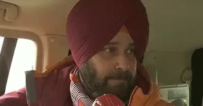 ജനങ്ങളുടെ ശബ്ദം ദൈവത്തിന്റെ ശബ്ദം, വിനയപൂര്‍വ്വം സ്വീകരിക്കുന്നു; എ.എ.പിക്ക് അഭിനന്ദനവുമായി കോണ്‍ഗ്രസ്