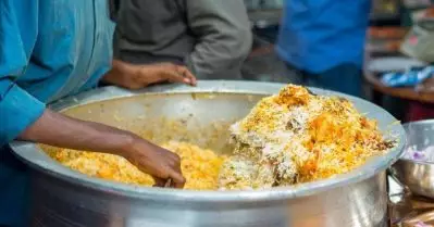 ‘ബിരിയാണി കഴിച്ചാല്‍ കുട്ടികളുണ്ടാവില്ല; ജനനനിയന്ത്രണ ഗുളികകള്‍ ചേര്‍ക്കുന്നു’; മുസ്‌ലിം വ്യാപാരികള്‍ക്കെതിരെ ഹിന്ദുത്വ സംഘടനകളുടെ വര്‍ഗീയ പ്രചാരണം