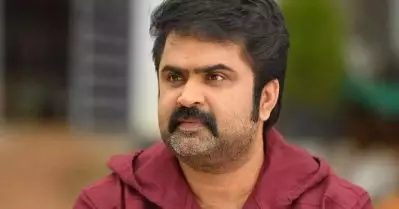 പൊതുമുതല്‍ നശിപ്പിക്കുക, ജനജീവിതം സ്തംഭിപ്പിക്കുക; പൊളിറ്റിക്‌സിനെ ഒരു സാധാരണക്കാരന്‍ എങ്ങനെ വീക്ഷിക്കുന്നുവോ അതാണ് വരാല്‍: അനൂപ് മേനോന്‍
