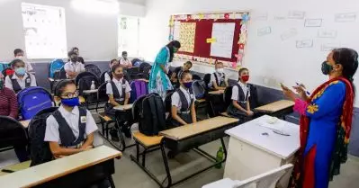 സ്‌കൂള്‍ സിലബസില്‍ ഭഗവത് ഗീത ഉള്‍പ്പെടുത്താന്‍ ഗുജറാത്ത് സര്‍ക്കാര്‍; സ്വാഗതം ചെയ്ത് കോണ്‍ഗ്രസും ആം ആദ്മിയും