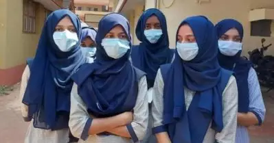 ഹിജാബ് ധരിക്കാന്‍ അനുവദിച്ചില്ല; ചിക്കമംഗളൂരുവില്‍ പരീക്ഷയെഴുതാതെ വിദ്യാര്‍ത്ഥിനികള്‍