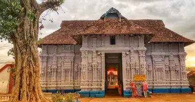 ഹിന്ദുവല്ലാത്തതിനാല്‍ മന്‍സിയയ്ക്ക് വേദി നിഷേധിച്ച് ക്ഷേത്രഭാരവാഹികള്‍; ചാര്‍ട്ട് ചെയ്ത പരിപാടി റദ്ദാക്കി