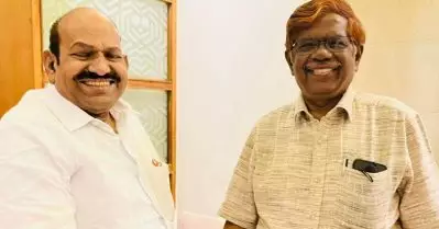 സി.പി.ഐ.എം പാര്‍ട്ടി കോണ്‍ഗ്രസിന്റെ ഭാഗമാകാന്‍ ജസ്റ്റിസ് ചന്ദ്രുവും; ചിത്രങ്ങള്‍ പങ്കുവെച്ച് കോടിയേരി