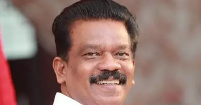 ദേവസ്വം ബോര്‍ഡിന് കീഴിലുള്ള ക്ഷേത്രങ്ങളില്‍ ആര്‍.എസ്.എസ് ശാഖകള്‍ മാസ് ഡ്രില്‍ നടത്തുന്നു; തടയാന്‍ നിര്‍ദേശം നല്‍കി മന്ത്രി കെ. രാധാകൃഷ്ണന്‍