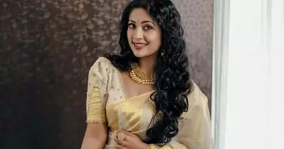 ദിലീപ് പ്രതിയാണെന്നറിഞ്ഞപ്പോള്‍ ഞെട്ടിപോയി; ഞാന്‍ ഏറെ ബഹുമാനിക്കുന്ന നടനാണ്, പക്ഷെ അദ്ദേഹവുമായി സംസാരിച്ചിട്ടില്ല: നവ്യ നായര്‍