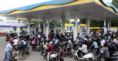 ചൊവ്വാഴ്ച പമ്പുകള്‍ തുറക്കണമെന്ന് കോഴിക്കോട് കളക്ടര്‍; പൊലീസ് സുരക്ഷ ഒരുക്കും