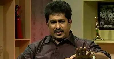 കുട്ടികളെ സിനിമ കാണിക്കണോയെന്ന് രക്ഷിതാക്കള്‍ക്ക് തീരുമാനിക്കാം; കുടുംബത്തിലേക്ക് അനുവാദമില്ലാതെ വരുന്നതാണ് സീരിയലുകള്‍: പ്രേംകുമാര്‍