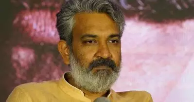 ആ പാട്ട് ചിത്രീകരിച്ചത് ഉക്രൈനിലായിരുന്നു; ഇപ്പോള്‍ അവിടത്തെ ജനങ്ങളെക്കുറിച്ചോര്‍ത്ത് ആശങ്കയുണ്ട്: രാജമൗലി
