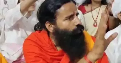 ഒന്ന് മിണ്ടാതിരിക്ക്, നിങ്ങളെന്നെ എന്ത് ചെയ്യാനാ; ’40 രൂപ പെട്രോളിനെക്കുറിച്ചുള്ള ചോദ്യത്തിന് മാധ്യമപ്രവര്‍ത്തകനോട് തട്ടിക്കയറി ബാബ രാംദേവ്