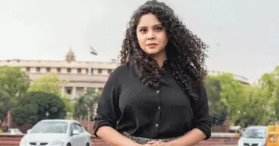അന്താരാഷ്ട്ര വാര്‍ത്താ ചാനലുകള്‍ യുദ്ധത്തിന്റെ ഹൃദയഭേദകമായ വാര്‍ത്തകള്‍ റിപ്പോര്‍ട്ട് ചെയ്യുന്നു, നമ്മള്‍ എക്‌സിറ്റ് പോള്‍ ഫലങ്ങള്‍ക്കായി കാത്തിരിക്കുന്നു; വിമര്‍ശനവുമായി റാണ അയ്യൂബ്