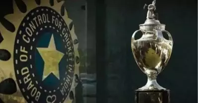 ചരിത്രനേട്ടത്തിലേക്ക് രഞ്ജി ട്രോഫി; ചരിത്രത്തിന്റെ ഭാഗമാവാനൊരുങ്ങി കശ്മീരും റെയില്‍വേസും