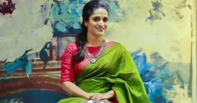 ചെയ്ത് ചെയ്ത് മടുത്തതു കൊണ്ട് വേലക്കാരിയില്‍ നിന്നും ദരിദ്രവാസിയില്‍ നിന്നുമൊരു മോചനം വേണമെന്നുണ്ടായിരുന്നു: സുരഭി