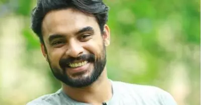 ആ സിനിമയ്ക്ക് അടിപൊളി റിവ്യൂസ് കിട്ടിക്കൊണ്ടിരിക്കുമ്പോഴും എന്തിനാണ് ഇങ്ങനത്തെ സിനിമയില്‍ അഭിനയിക്കുന്നതെന്നായിരുന്നു അമ്മ ചോദിച്ചത്: ടൊവിനോ