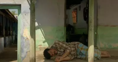 പേര് അനര്‍ത്ഥ്വമാക്കി നന്‍പകല്‍ നേരത്ത് മയക്കത്തിന്റെ ടീസര്‍; റിലീസ് ചെയ്തത് ദുല്‍ഖര്‍ സല്‍മാന്‍