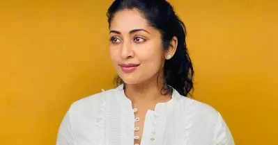 ദിലീപിനെ പറ്റിയുള്ള ചോദ്യങ്ങള്‍ ബുദ്ധിമുട്ടാകും, അവളോടൊപ്പം എന്നതില്‍ മാറ്റമില്ല: നവ്യ നായര്‍