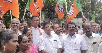 പഞ്ചായത്ത് ഓഫീസില്‍ നിന്നും മോദിയുടെ ചിത്രം മാറ്റിയതില്‍ പ്രതിഷേധിച്ച് ബി.ജെ.പി; എല്ലാ പഞ്ചായത്ത് ഓഫീസുകളിലും മോദിയുടെ ചിത്രം സ്ഥാപിക്കണമെന്നും ആവശ്യം