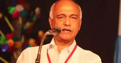 വടകരയില്‍ കണ്ടത് യു.ഡി.എഫിന്റെ രാഷ്ട്രീയ പാപ്പരത്തം; പ്രചരണം നടത്തേണ്ടത് എങ്ങനെയാണെന്ന് യു.ഡി.എഫ് പഠിക്കണം: എളമരം കരീം