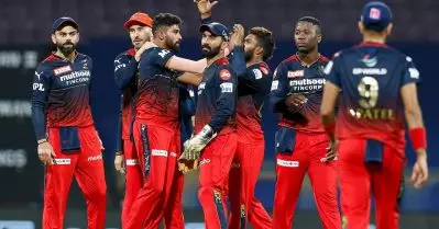 പ്ലേ ഓഫിന് മുമ്പേ റോയല്‍ ചാലഞ്ചേഴ്‌സിന് സന്തോഷ വാര്‍ത്ത; ടീമിന് വേണ്ടി ഗിന്നസ് റെക്കോഡ് നേടി ആരാധകര്‍
