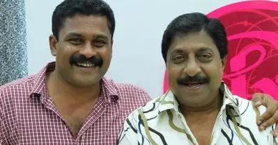 ‘ആള്‍ക്കാര്‍ ആദരവോടെ തരുന്നതല്ലേ, ഒന്നും പാഴാക്കണ്ട,’ ആദരാഞ്ജലികള്‍ അര്‍പ്പിച്ചുള്ള മനോരോഗികളുടെ പോസ്റ്റിന് ശ്രീനിവാസന്റെ പ്രതികരണം ഇങ്ങനെയെന്ന് മനോജ് രാംസിങ്