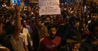 പ്രക്ഷോഭച്ചൂടില്‍ ലങ്ക; ശ്രീലങ്കയില്‍ മന്ത്രിസഭ രാജിവെച്ചതായി റിപ്പോര്‍ട്ട്