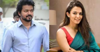 റെഡ് കാര്‍പറ്റിലൂടെ നടക്കാതെ വിജയ് സാര്‍ ഏറ്റവും പുറകില്‍ നില്‍ക്കുന്ന ക്രൂ അംഗങ്ങളുടെ അടുത്തേക്കാണ് പോയത്: താരത്തെ ആദ്യമായി കണ്ടതിനെ പറ്റി അപര്‍ണ ദാസ്
