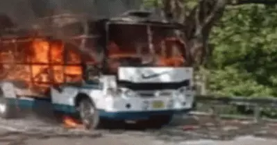 ജമ്മു കശ്മീരില്‍ തീര്‍ഥാടകര്‍ സഞ്ചരിച്ചിരുന്ന ബസിന് തീപിടിച്ചു; 4 പേര്‍ മരിച്ചു