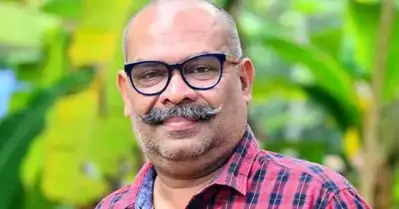 കലാകാരന്മാര്‍ വീടിനകത്ത് കിടക്കുന്ന ശവമല്ല; ജീവിച്ചിരിക്കുന്നു എന്ന് സമൂഹത്തെ ബോധ്യപ്പെടുത്തണം: അലന്‍സിയര്‍