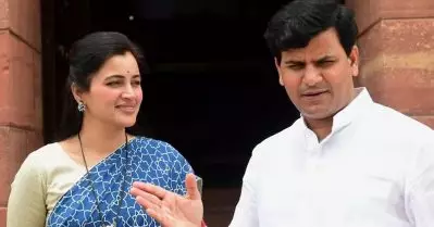 ഹനുമാന്‍ ചാലിസ വിവാദം: രാജ്യദ്രോഹക്കേസില്‍ ജാമ്യം നേടി എം.പി നവ്‌നീത് റാണയും എം.എല്‍.എ രവി റാണയും