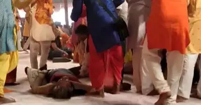 അമ്പലത്തിലെ പ്രസാദം വാങ്ങാന്‍ തിക്കും തിരക്കും കൂട്ടിയ വിശ്വാസികള്‍ക്ക് ഗുരുതര പരിക്ക്