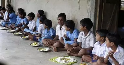 ദളിത് സ്ത്രീ പാചകം ചെയ്ത ഭക്ഷണം കഴിക്കില്ലെന്ന് വിദ്യാര്‍ത്ഥികള്‍; രണ്ടാം തവണയും താക്കീത് നല്‍കി പ്രിന്‍സിപ്പല്‍
