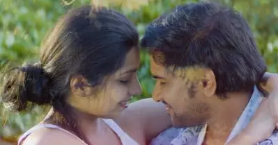 സണ്ണി വെയ്ന്‍, ധ്യാന്‍ ശ്രീനിവാസന്‍, അജു വര്‍ഗീസ് കൂട്ടുകെട്ടിലെത്തുന്ന ത്രയം; ആമ്പലേ നീലാമ്പലേ ലിറിക്കല്‍ വീഡിയോ