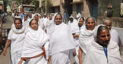 വിധവകൾക്കെതിരെയുള്ള നിയമങ്ങൾ പിൻവലിച്ച് മഹാരാഷ്ട്ര; ഇത്തരം ആചാരങ്ങൾ സ്ത്രീകളുടെ ആത്മാഭിമാനത്തെ ചോദ്യംചെയ്യുന്നത്