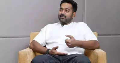 താമസിക്കുന്ന ഹോട്ടലില്‍ ഒരു പെണ്‍കുട്ടി വരുമ്പോഴേക്കും എല്ലാവരും ബാല്‍ക്കണിയിലെത്തും; പഴയ ഹോസ്റ്റല്‍ സ്വഭാവം ഞങ്ങള്‍ പുറത്തെടുത്തു: ആസിഫ് അലി