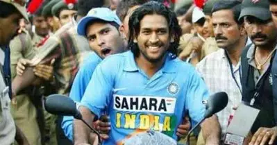 ‘വണ്ടി കിട്ടിയാല്‍ ഇങ്ങനെയുണ്ടൊ ഭ്രാന്ത്’; ഞാന്‍ ധോണിക്ക് ഒരു ബൈക്ക് കൊടുത്തതും അതുംകൊണ്ട് ഒറ്റ പോക്കായിരുന്നു!