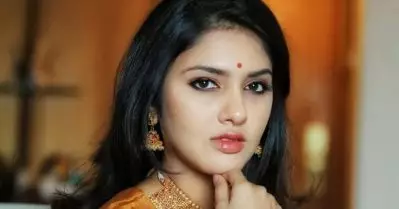‘സിനിമയില്ലെങ്കിലും കുഴപ്പമില്ല, ഞാന്‍ യൂട്യൂബ് ചാനല്‍ തുടങ്ങും’: ഗായത്രി സുരേഷ്
