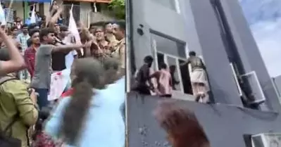 കല്‍പ്പറ്റയില്‍ രാഹുല്‍ ഗാന്ധിയുടെ ഓഫീസിന് നേരെ എസ്.എഫ്.ഐ പ്രവര്‍ത്തകരുടെ ആക്രമണം; ഗുണ്ടായിസമെന്ന് കോണ്‍ഗ്രസ്