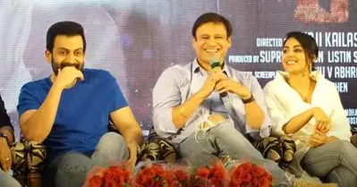 മൂപ്പരെ ഞാന്‍ കൊണ്ടുവരുമല്ലോ, അങ്ങനെയാണ് വിളിക്കുന്നത്; വേറെ ചോദ്യമൊന്നും വേണ്ട, ഇത്രാം തിയതി വരണമെന്ന് പറഞ്ഞു; വിവേക് ഒബ്രോയിയെ കുറിച്ച് പൃഥ്വി