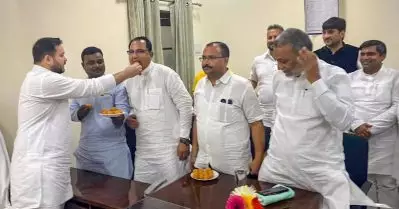 ഒവൈസിയുടെ പാര്‍ട്ടി വിട്ട് നാല് എം.എല്‍.എമാര്‍ ആര്‍.ജെ.ഡിയില്; ബി.ജെ.പിയെ മറികടന്ന് ഏറ്റവും വലിയ ഒറ്റകക്ഷിയായി ആര്‍.ജെ.ഡി