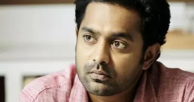 സംവിധായകനോ സ്‌ക്രിപ്‌റ്റോ അല്ല, സിനിമയുടെ പ്രശ്‌നമെന്താണെന്ന് മനസിലാവുന്ന നിമിഷമിതാണ്, അതൊരു മാജിക്കാണ്: ആസിഫ് അലി