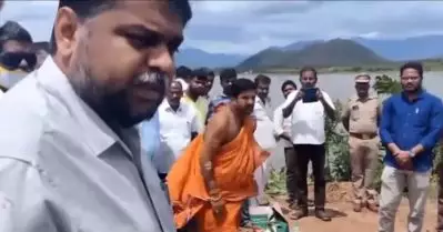 സര്‍ക്കാര്‍ പദ്ധതി തുടങ്ങാന്‍ ഹൈന്ദവ ആചാരപ്രകാരം പൂജ; തടഞ്ഞ് ഡി.എം.കെ എം.പി; പൂജാരിയെ തിരിച്ചയച്ചു