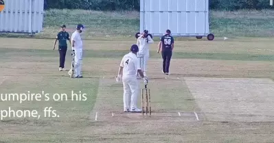 അമ്പയര്‍ നില്‍ക്കുന്നതിനടയില്‍ ഫോണ്‍ ചെയ്യാന്‍ സാധിക്കുമോ സക്കീര്‍ ഭായിക്ക്? അത് പറ്റില്ല പക്ഷെ പാഡണിയാതെ ബാറ്റിങ്ങിനറങ്ങാന്‍ സാധിക്കും; ക്രിക്കറ്റ് ലോകത്തെ ചിരിപ്പിക്കുന്ന വീഡിയോ