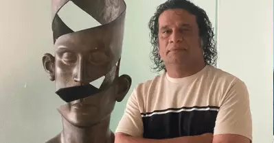 തിയേറ്ററുകള്‍ ആഴ്ചയില്‍ ഒരു ദിവസം നാടകങ്ങള്‍ക്ക് വിട്ടുകൊടുക്കാന്‍ തയ്യാറുണ്ടോ? ഉടമകളോട് ഹരീഷ് പേരടി