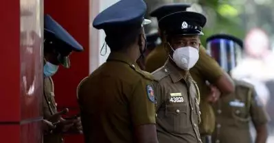 ശ്രീലങ്കയില്‍ സമരക്കാര്‍ക്കെതിരെ നടപടി കടുപ്പിച്ച് വിക്രമസിംഗെ സര്‍ക്കാര്‍; കമ്യൂണിസ്റ്റ് പാര്‍ട്ടിയുടെ ഓഫീസില്‍ റെയ്ഡ്; തൊഴിലാളി നേതാവ് അറസ്റ്റില്‍