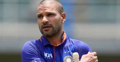 എന്താണിത് കഥ; കഷ്ടിച്ച് ജയിച്ചതിന് പിന്നാലെ എട്ടിന്‍റെ പണി വാങ്ങിക്കൂട്ടി ധവാനും ഇന്ത്യയും