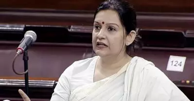 ‘ഒരുപക്ഷേ അത് കുട്ടിയുടെ അറിവില്ലായ്മയായിരിക്കാം’; ബാര്‍ വിവാദത്തില്‍ സ്മൃതി ഇറാനിയുടെ മകളെ പിന്തുണച്ച് ശിവസേന എം.പി